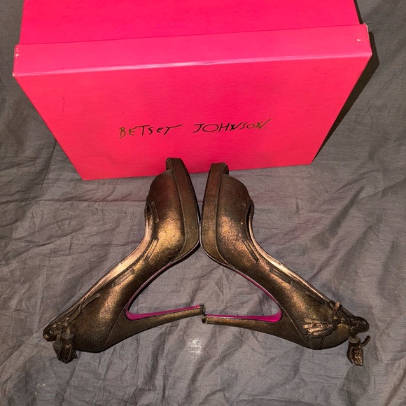 Vintage Betsey Johnson peep toe pumps - Picture 6 of 11